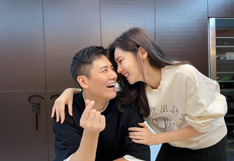 丰田凯美瑞纯电版曝光！尺寸加长，比迈腾“纯电版”还好看？